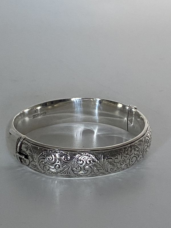Mansjettarmbånd med arkantusmønster 