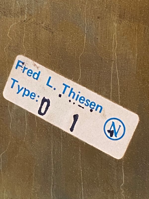 Stilig vegglampe messing og plexiglass