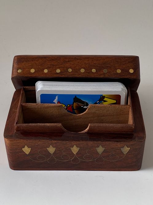 Hovedbilde Boks i indisk rosentre med messingdekor   