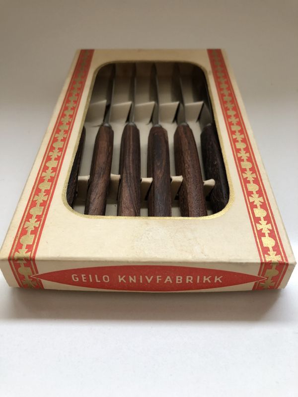 Teakskål og knivsett norskprodusert 