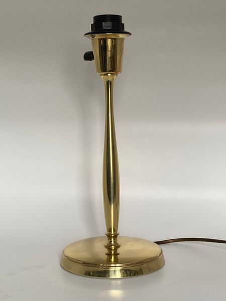 Bilde av Elegant bordlampe i messing Høvik verk 
