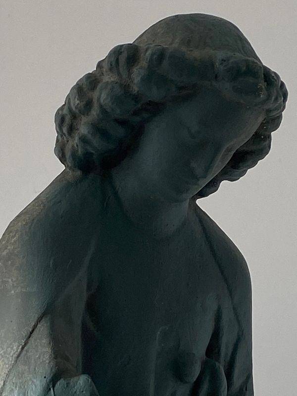 Veggskulptur apostelen Johannes 