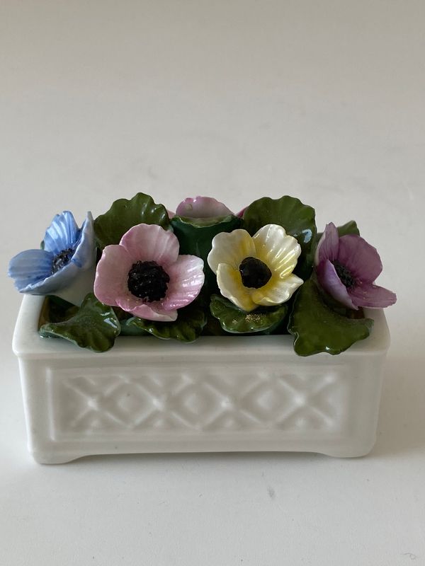 Miniatyrblomster i porselen  