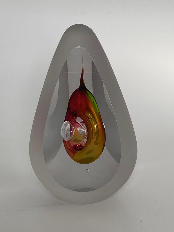 Dråpeformet papirvekt i glass 