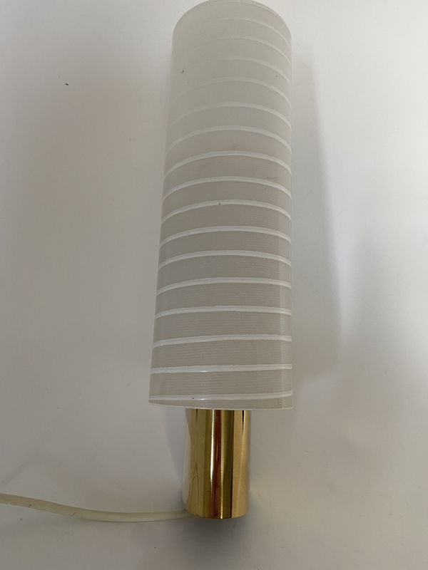 Elegant vegglampe i hvitt glass 